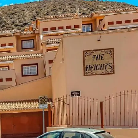 Apartamento The Heights 2 Bedroom *